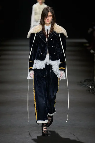 Look 12